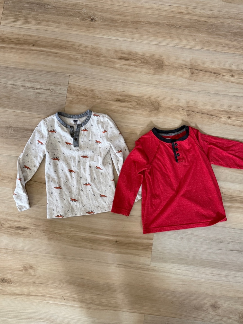 Old Navy Kids Long-Sleeve Henley Tee - Red & Cream Fox Print